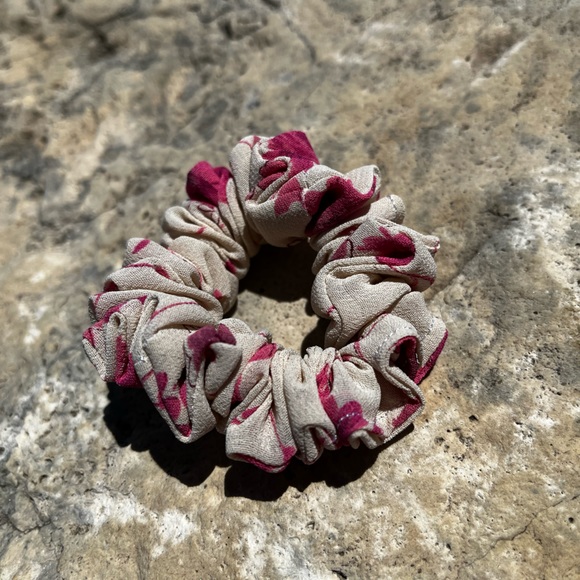 BUNDLE: 4 HANDMADE scrunchies & 1 HANDMADE headband for $27 (brand new)♥️🥰 - Picture 8 of 17